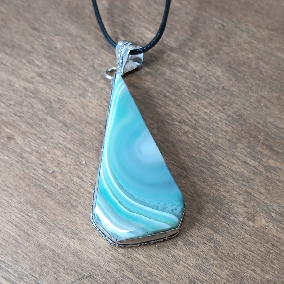 Green Solar Agate Pendant Necklace - Picture 1 of 6